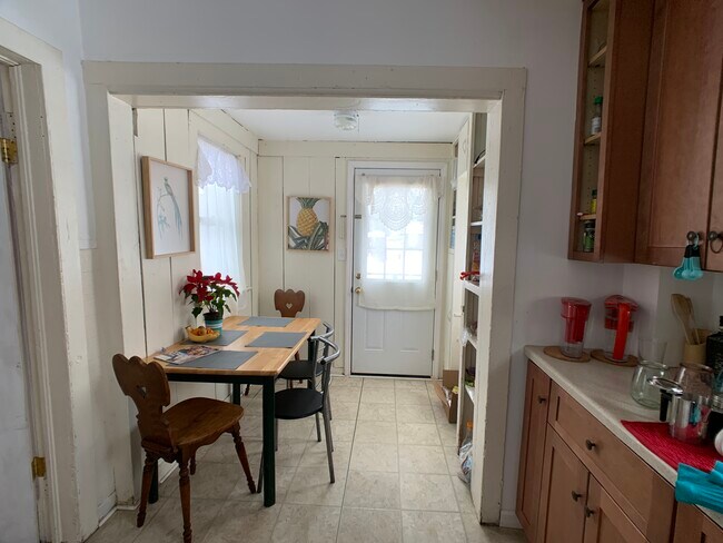 Building Photo - 35 S Chestnut St