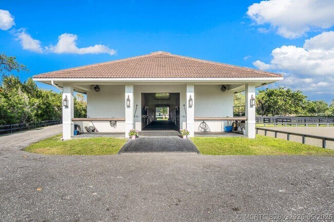 Building Photo - 1382 Clydesdale Ave