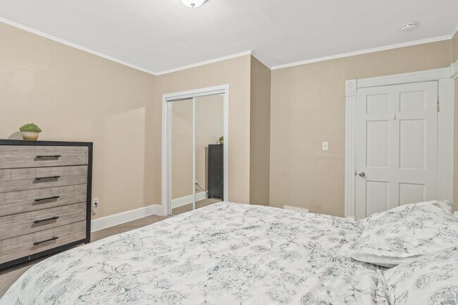 Lower unit - Bedroom 1 - 2619 S Lenox St