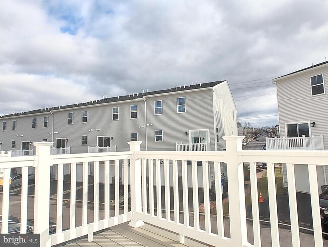 Building Photo - 3 Wafer Aly