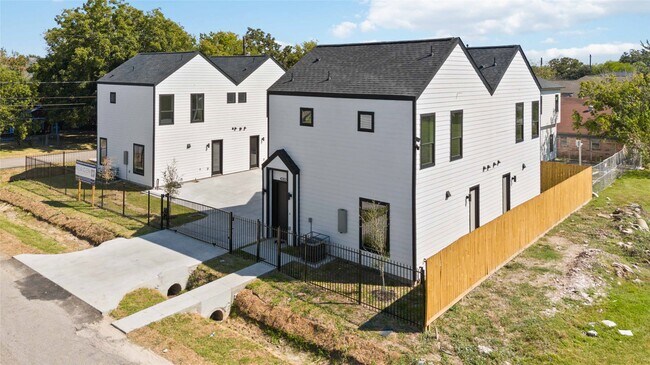 Building Photo - 4202 Kewanee St