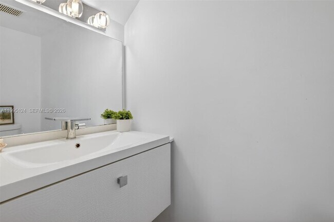 Building Photo - 1953 NE 15th Ave