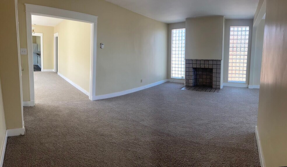 Living room - 927 Jancey St