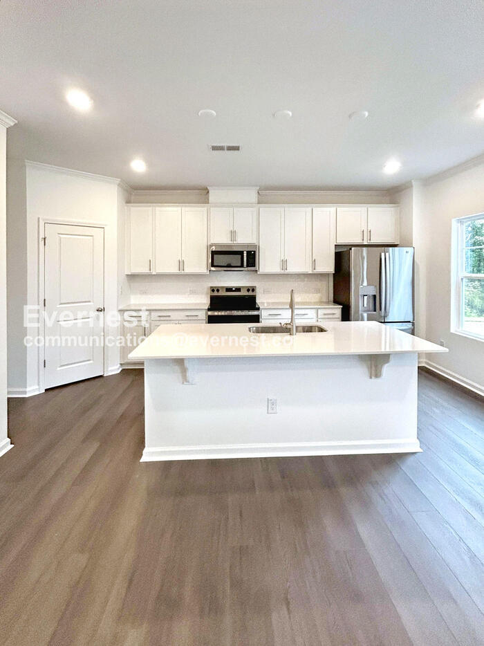 Building Photo - 627 Roy Adams Rd