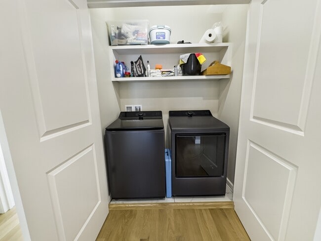 Building Photo - 40 Waverly St