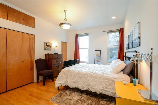 Building Photo - 1407 N Wicker Park Ave