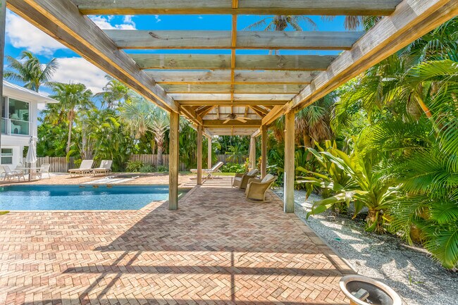 Building Photo - 360 Gasparilla St
