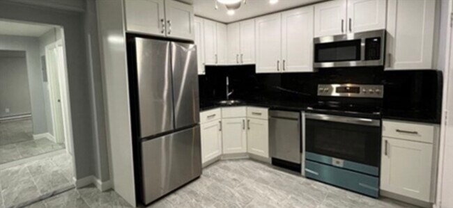 Building Photo - 333 Central St