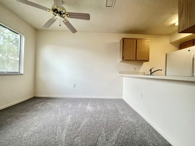 Building Photo - Cedarbend 5274-3