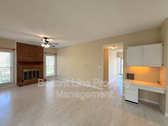 Building Photo - 9423 Fairmead Dr