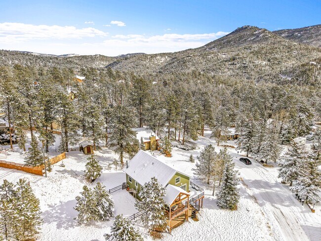 Building Photo - 28585 Evergreen Manor Dr