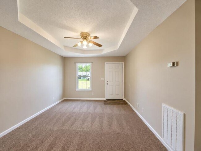 Building Photo - $1250 - 3 Bedroom 1.5 Bath Ranch Home