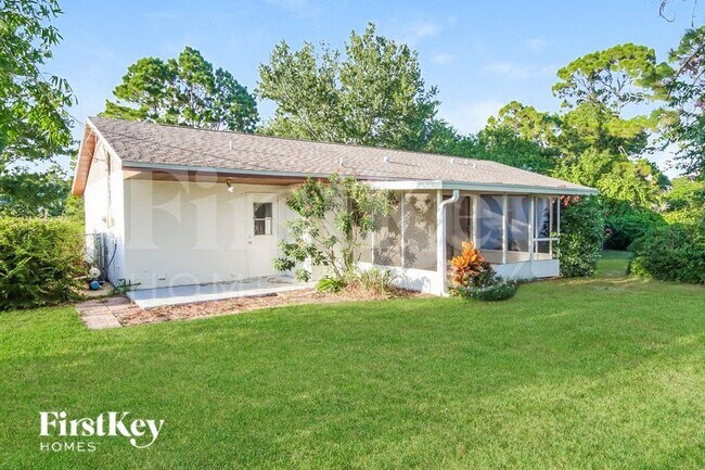 Building Photo - 738 Empress St SE