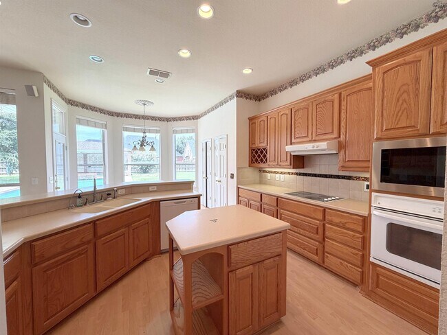 Building Photo - 4506 Hollow Ridge Dr