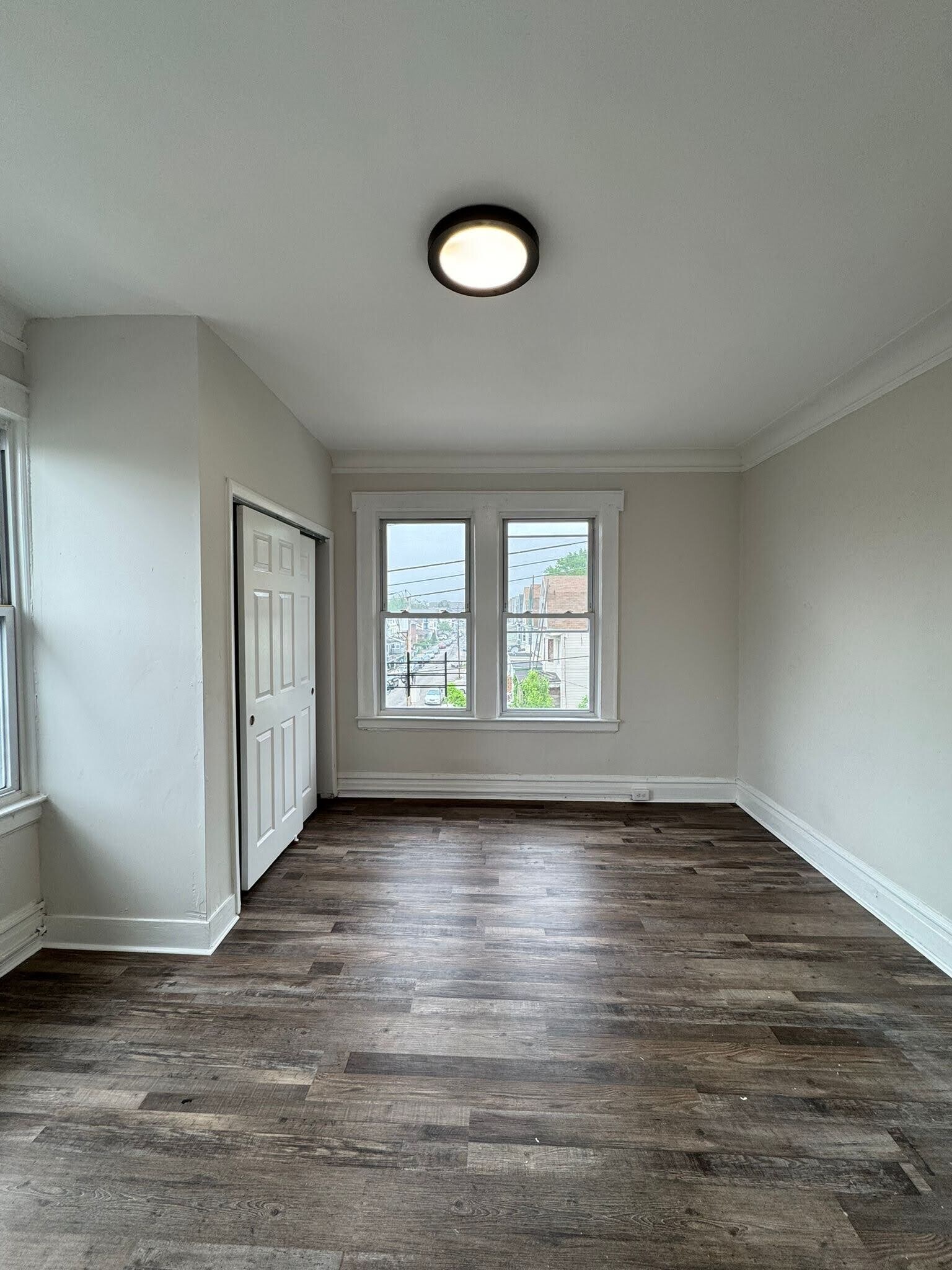Building Photo - 161 Maple Ave