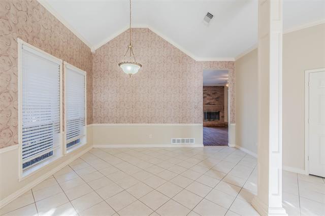 Building Photo - 313 Meadowood Ln