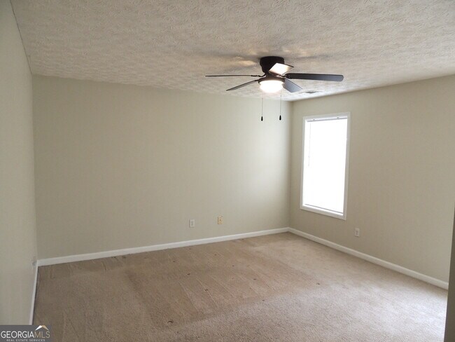 Building Photo - 70 Aspen Dr