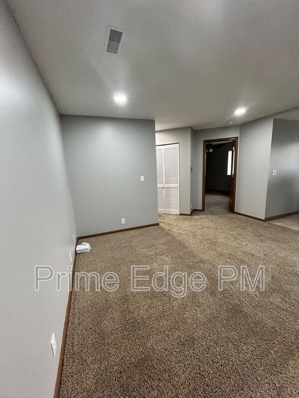 Building Photo - 4621 Prescott Ave