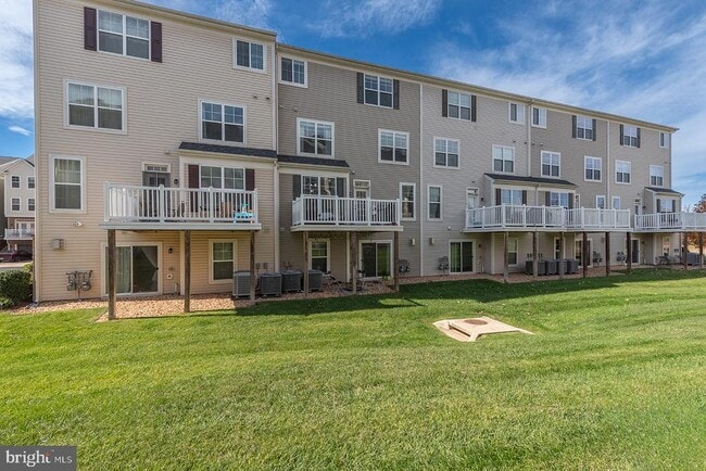 Building Photo - 43376 Town Gate Square