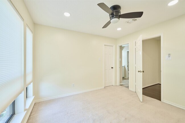 Building Photo - 6 Glen Canyon Pl