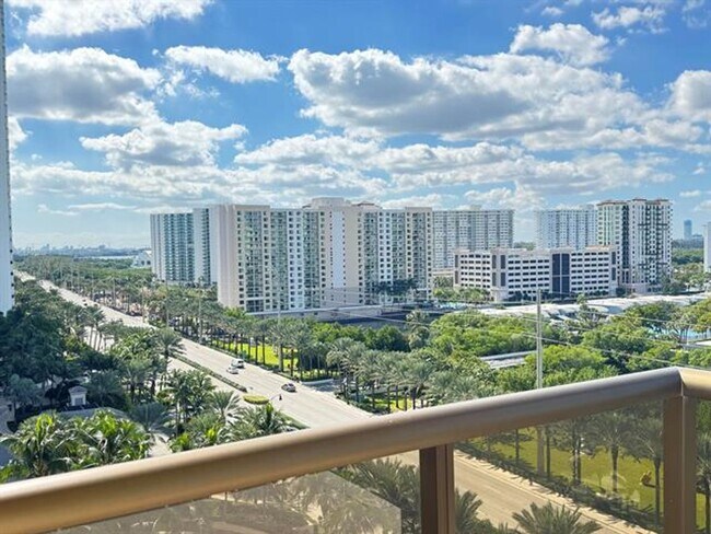 Building Photo - 16275 Collins Ave