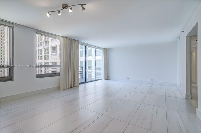 Building Photo - 1541 Brickell Ave