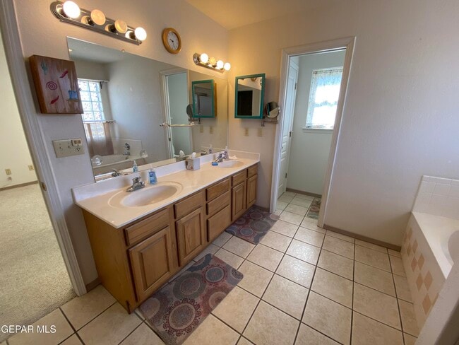 Building Photo - 7283 Luz De Paseo Ct