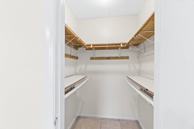 Building Photo - 4907 Gulfstream Rd