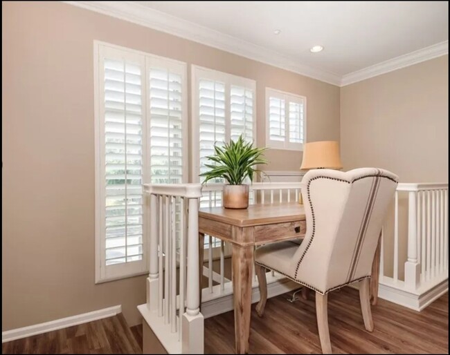 A small foyer at the entry leads up to the living room - 5429 Strand