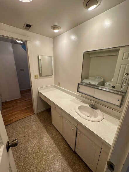 Building Photo - 10 W Hollister St