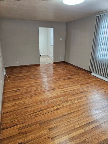 Living Room - 125 29th St NE