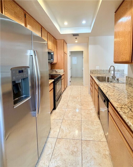 Building Photo - 600 W 9th St