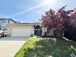 Building Photo - Beautiful One-Level Ranch-Style Home in Ro...