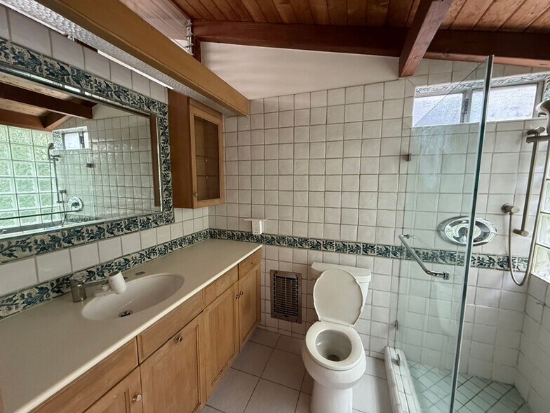 Building Photo - Hidden Garden Retreat – A One-Bedroom Oasis in the Heart of Venice