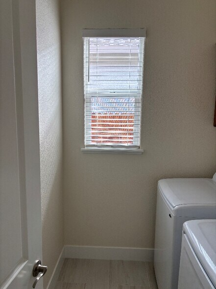 Building Photo - 3990 Bluestem St