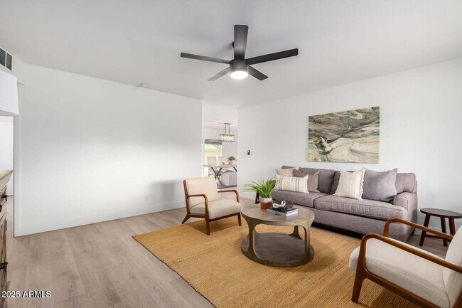 Building Photo - 3933 W Cactus Wren Dr