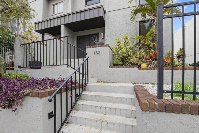 Building Photo - 162 E Davis Blvd