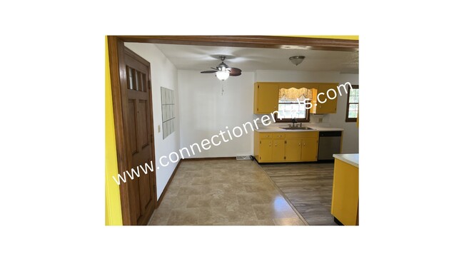 Building Photo - Super Cute 3 bed home