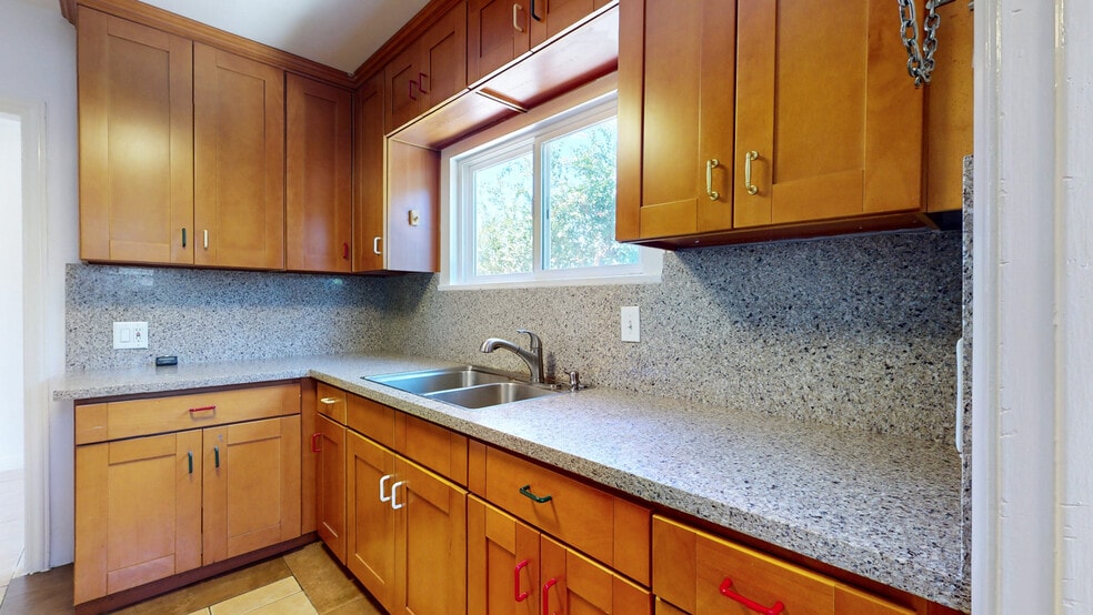 Building Photo - 1400 N Dominion Ave