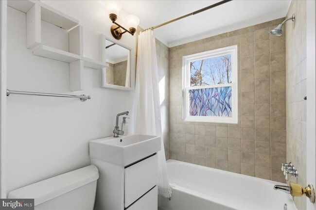 Building Photo - 403 S Veitch St