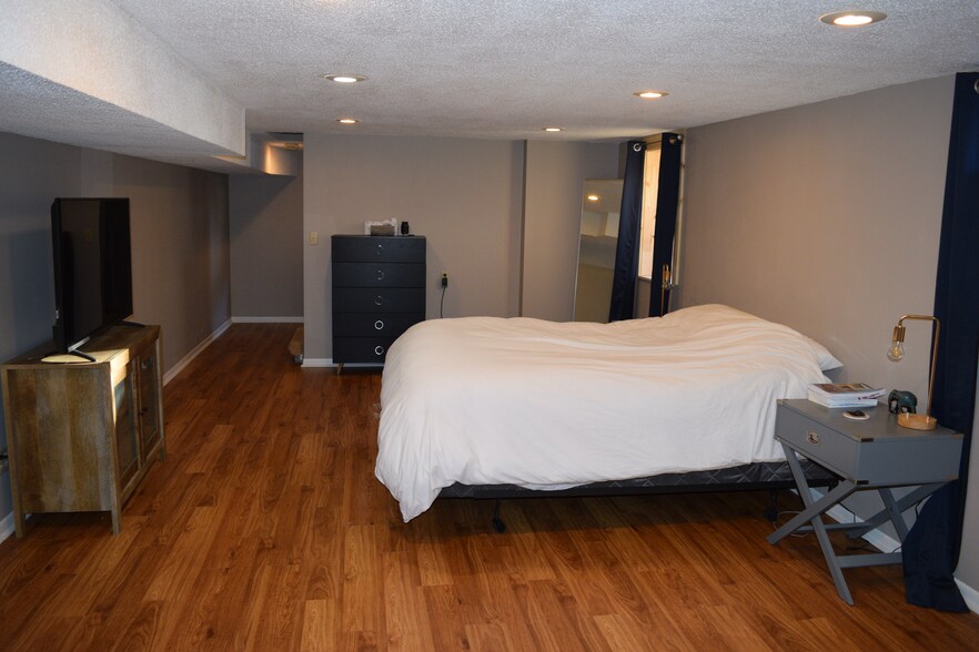 Large downstairs bedroom/Family room - 1588 Case Ave