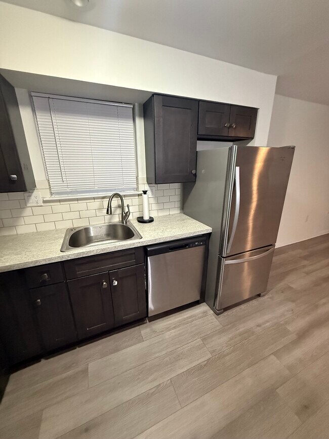 Building Photo - 3721 Ronnald Dr