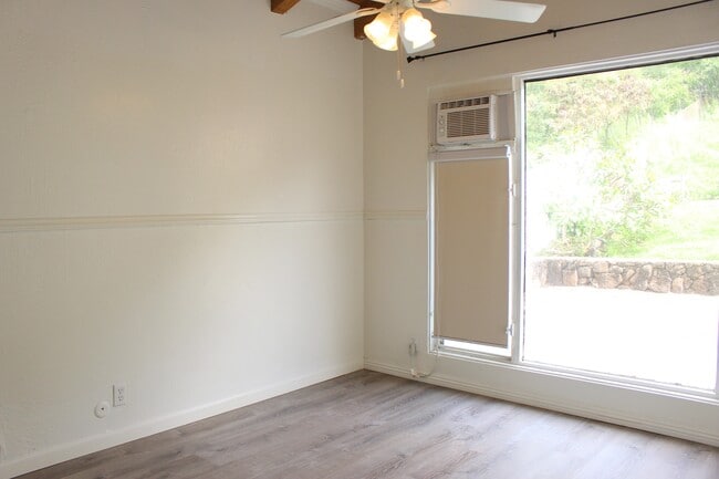 Building Photo - 1279 Kaeleku St