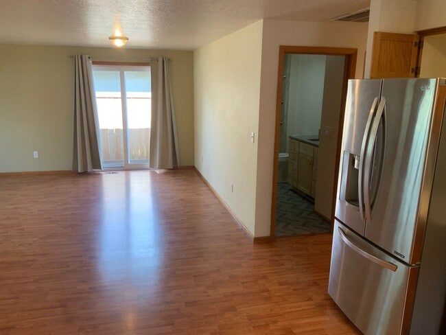 Primary Photo - 3 Bedroom, 2 Bathroom House in Springfield