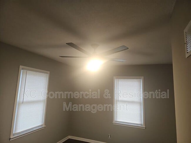 Building Photo - 6713 NW Evelyn St