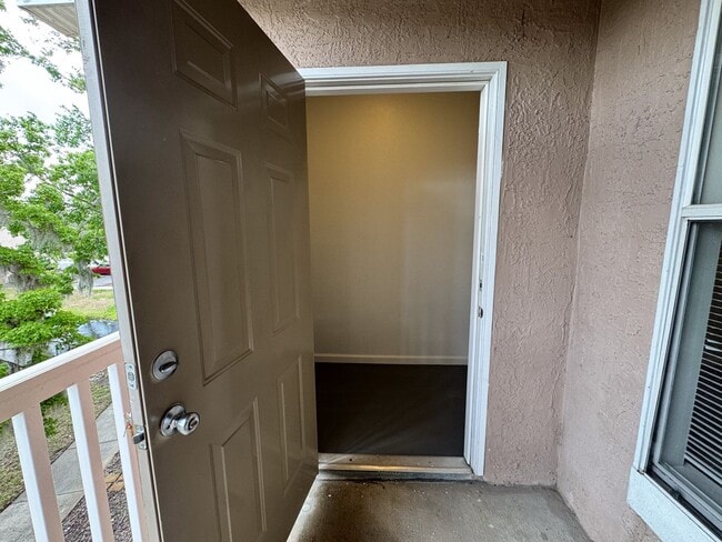 Building Photo - The Villas Condominiums  2/2 AVAILALBE NOW!