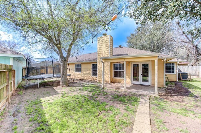 Building Photo - 4705 Dogwood Dr