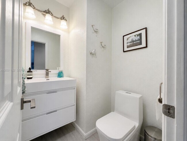Building Photo - 2616 Oakbrook Ct