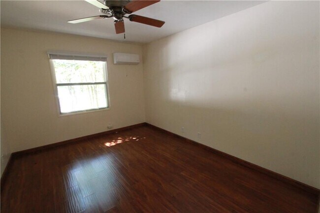 Building Photo - 2305 Wilke Dr