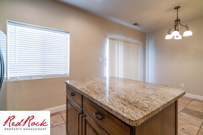 Building Photo - Beautiful Southgate Townhome!